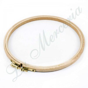 Round wooden frame with screw